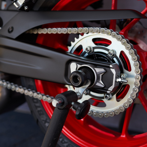 Rear Axle Sliders for Yamaha R7 / MT07 / XSR700